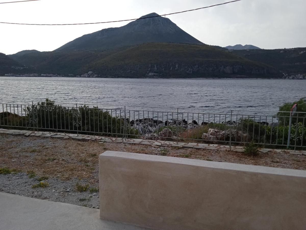 Mani Blue Thalassa Oitilon Bagian luar foto